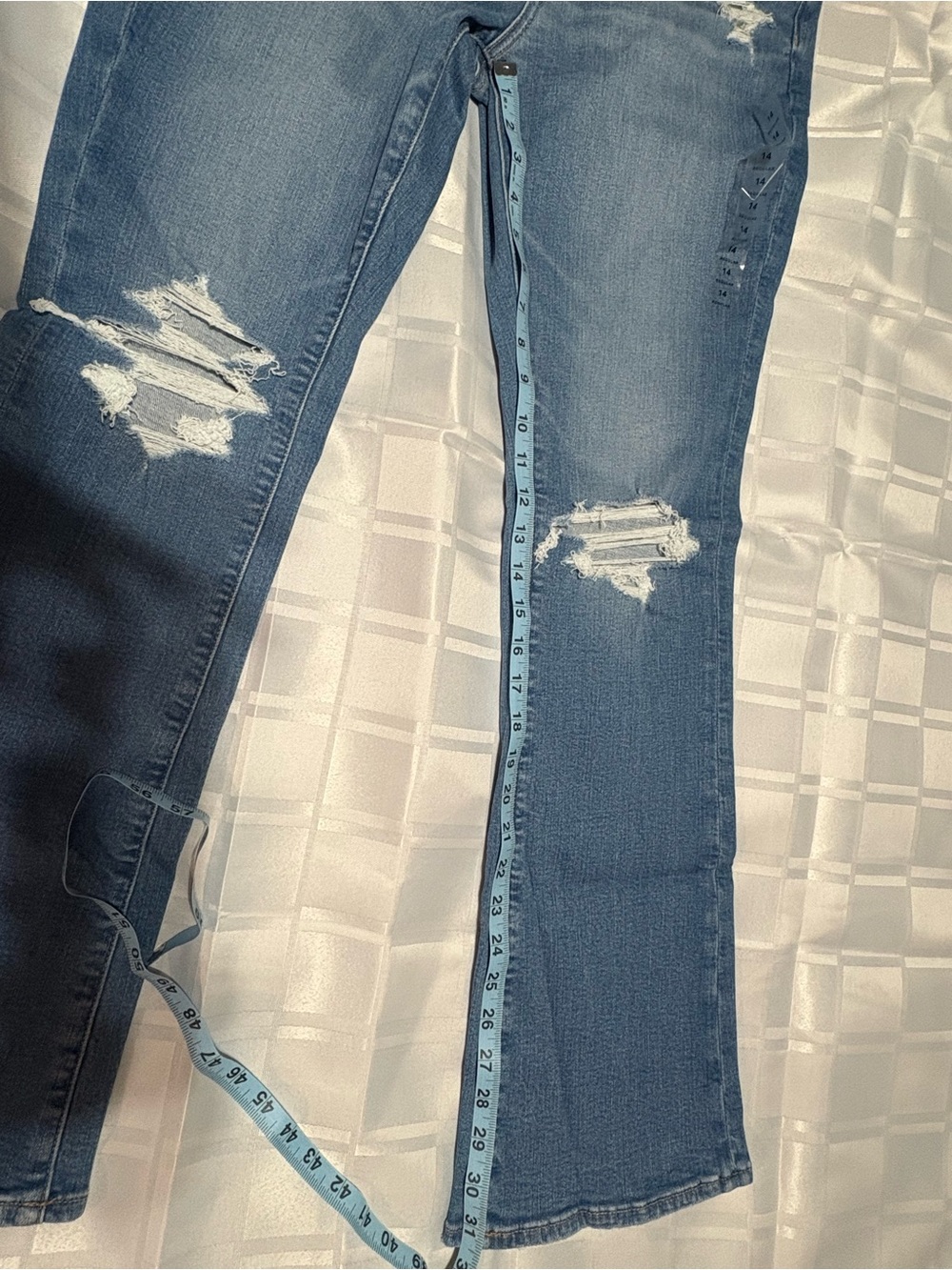 Woman’s American Eagle Outfitters Jeans, High-Rise - Picture 13 of 14